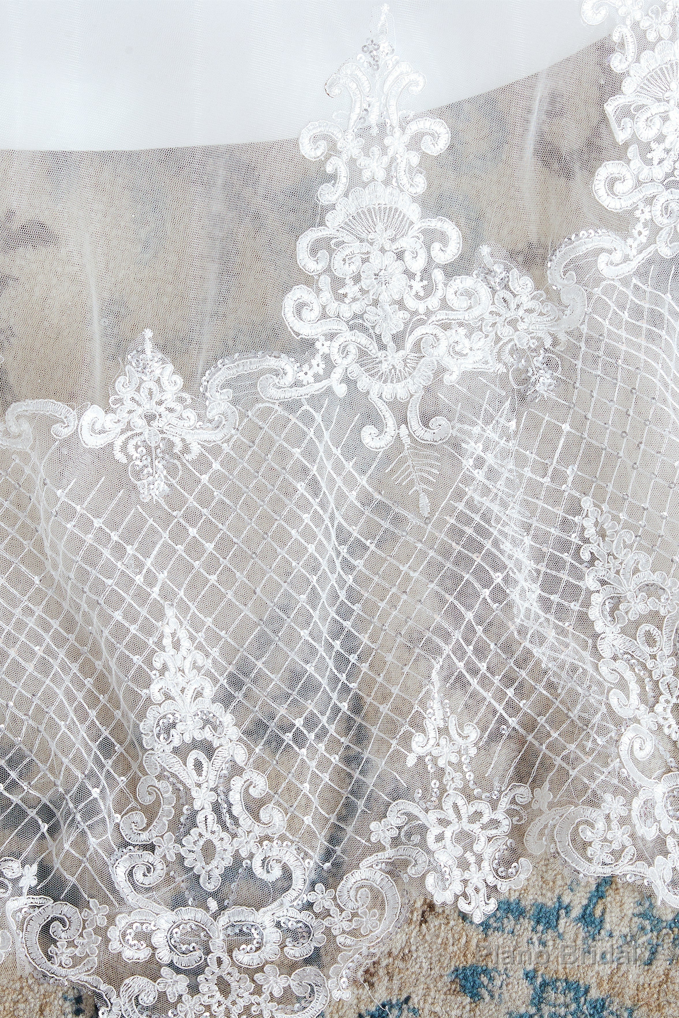 White Ball Gown Tulle Lace Appliques Sweetheart Sequins Wedding Dresses