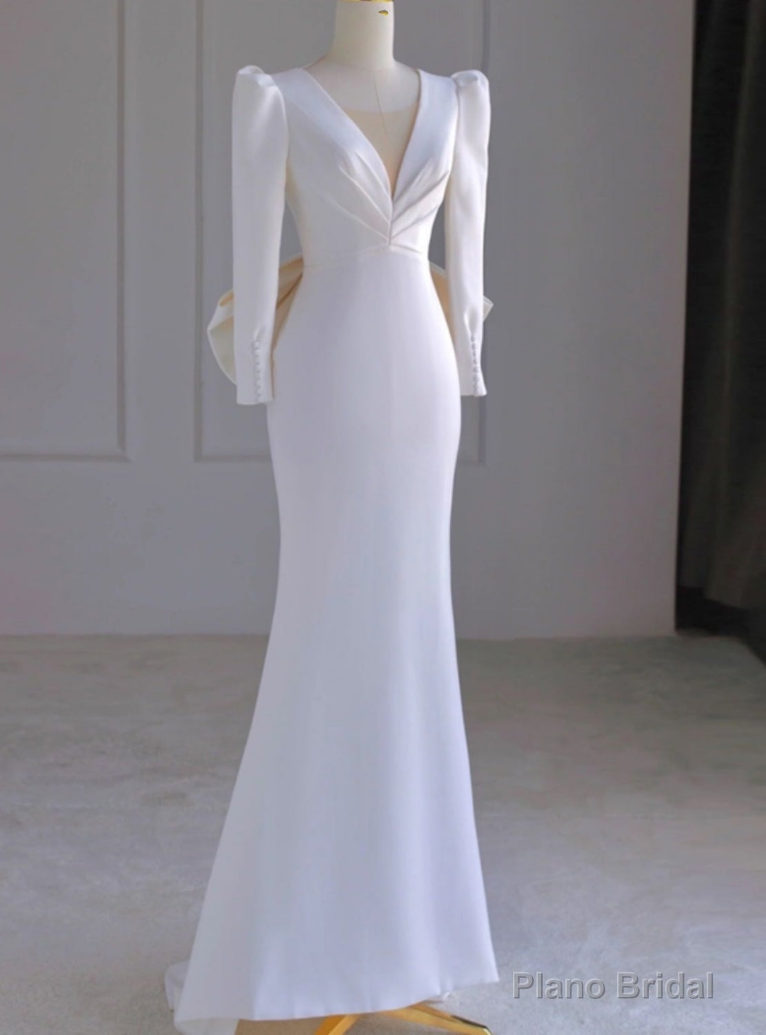 White Long Sleeve V-neck Backless Wedding Dress Main image