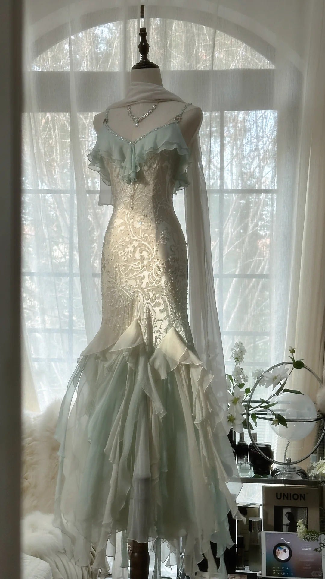 White Mint Green Romantic Fashion Elegant Delicate Beaded Lace Spaghetti Straps Long Tulle Chiffon Ruffle Ball Gown Formal Evening Gown Party Dresses Secondary image