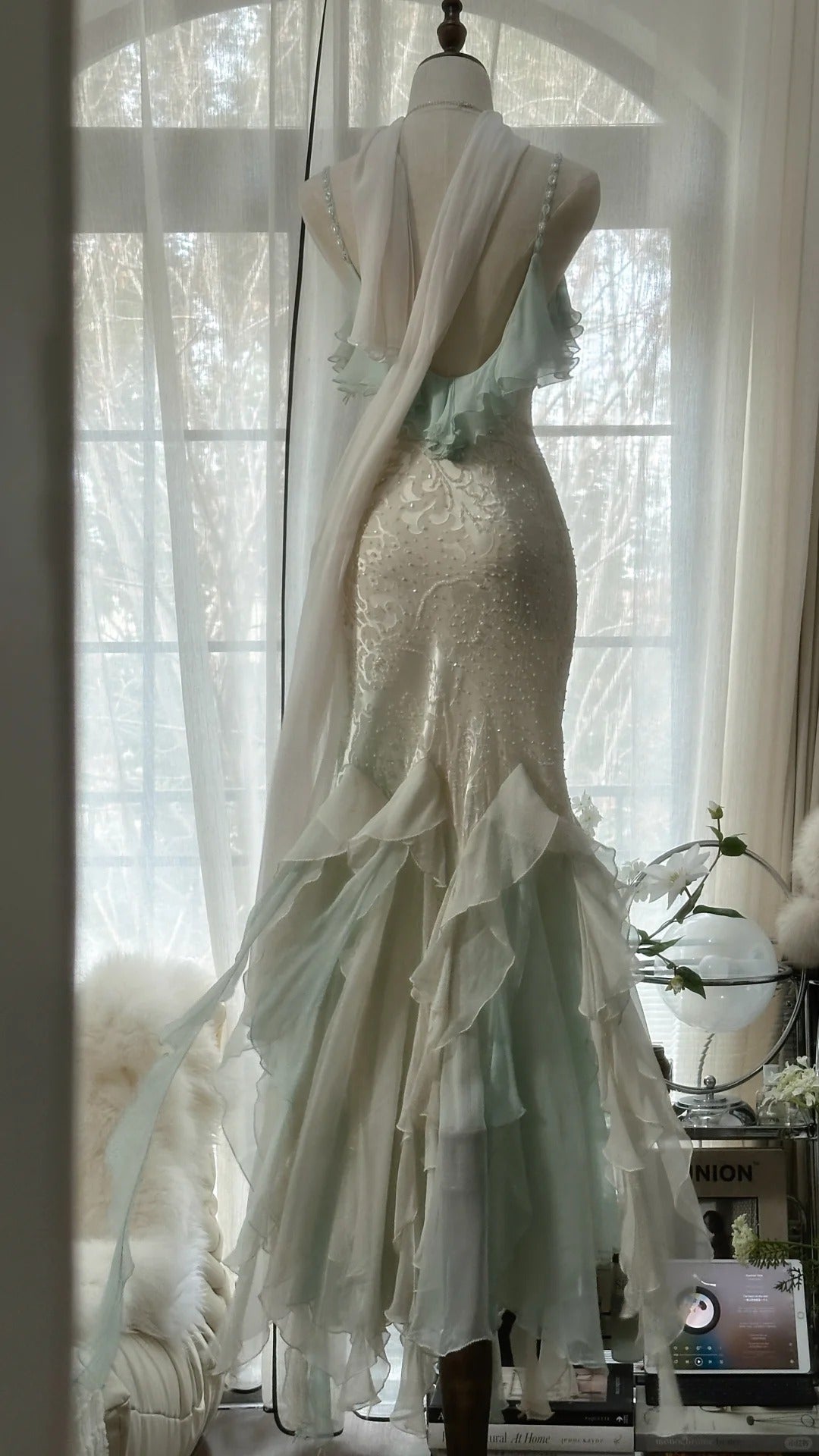 White Mint Green Romantic Fashion Elegant Delicate Beaded Lace Spaghetti Straps Long Tulle Chiffon Ruffle Ball Gown Formal Evening Gown Party Dresses