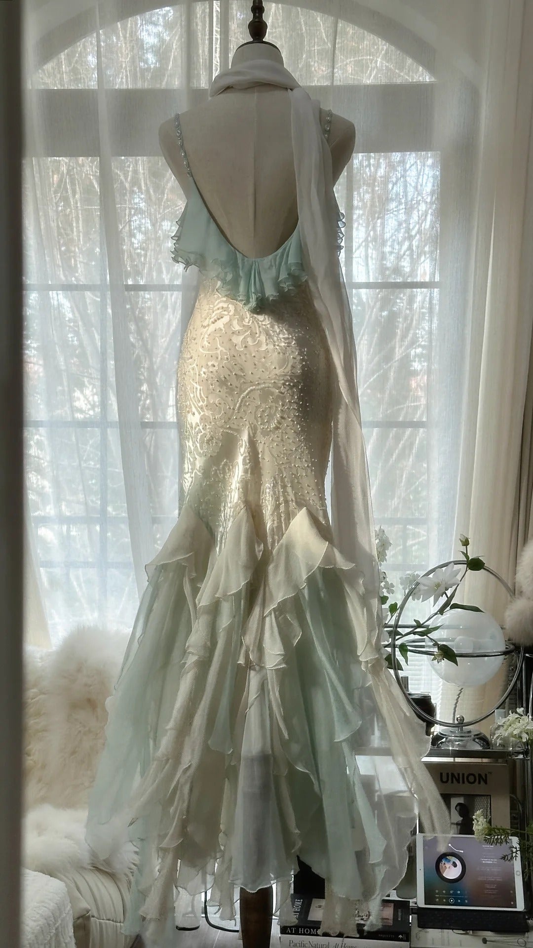 White Mint Green Romantic Fashion Elegant Delicate Beaded Lace Spaghetti Straps Long Tulle Chiffon Ruffle Ball Gown Formal Evening Gown Party Dresses