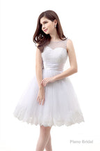 White Short Tulle Lace Knee Length Pearls Homecoming Dresses