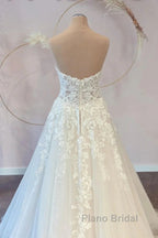 White Sweetheart A-Line Wedding Dresses Tulle Lace Bridal Dresses With Sweep Train Off Shoulder Elegant