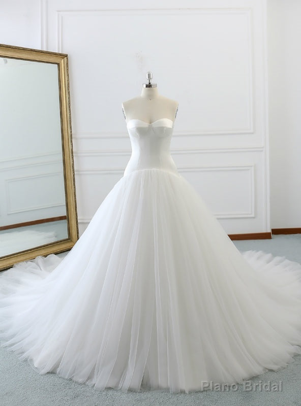 White Sweetheart Neck Tulle Satin With Long Train Wedding Dress Main image