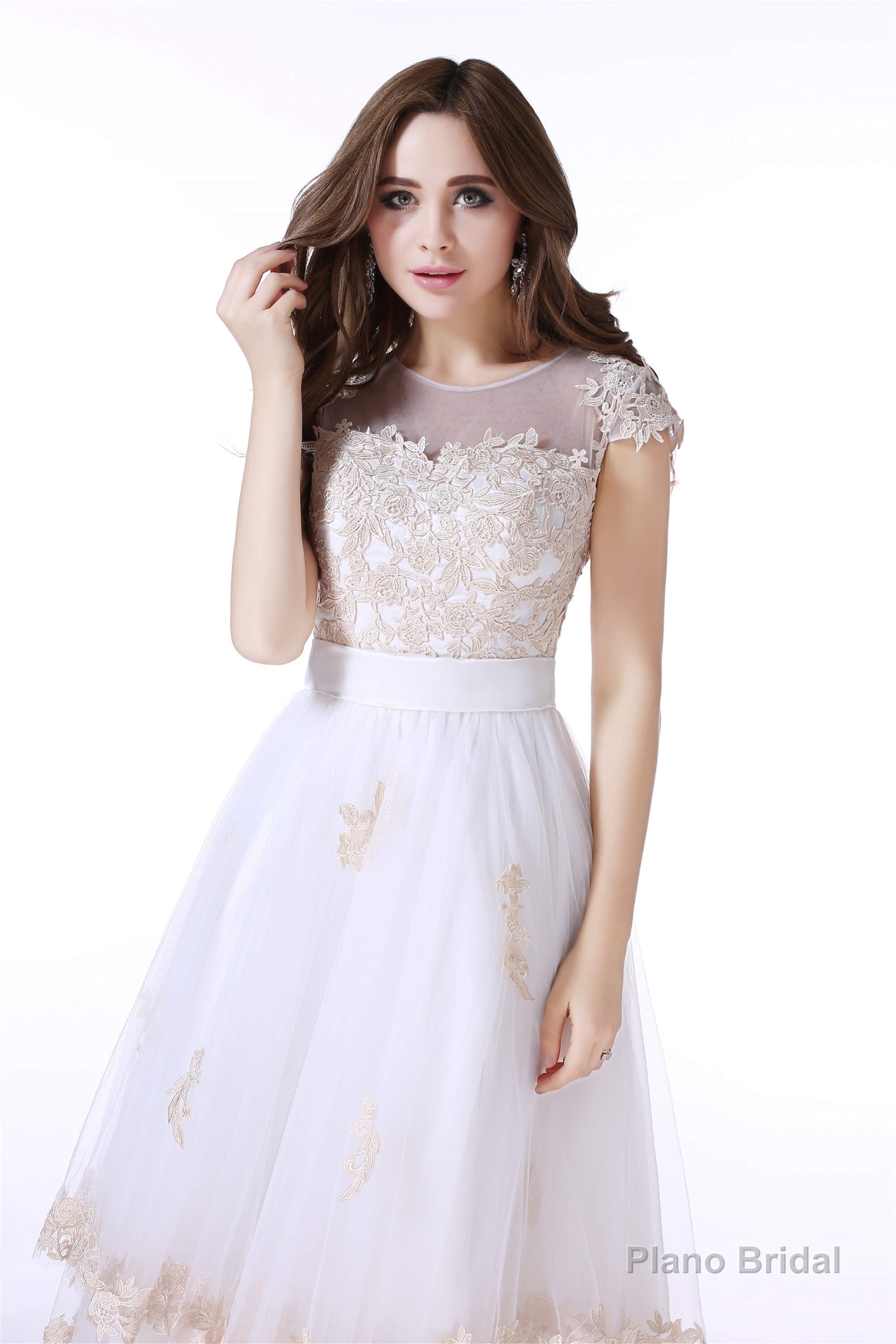 White Tulle Champagne Lace Tea Length Sleeveless Wedding Dresses Secondary image