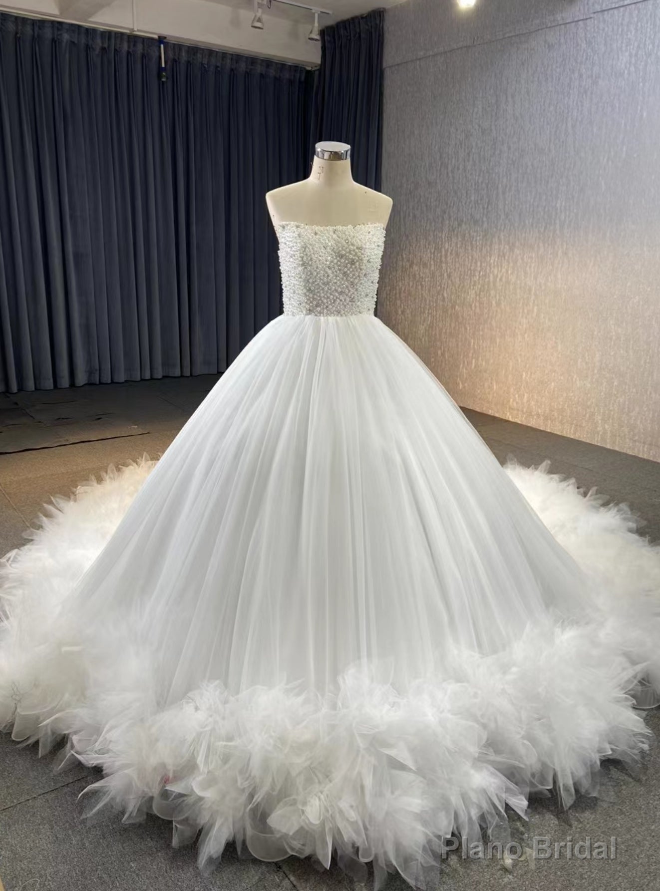 White Tulle Strapless Pearls Wedding Dress Main image