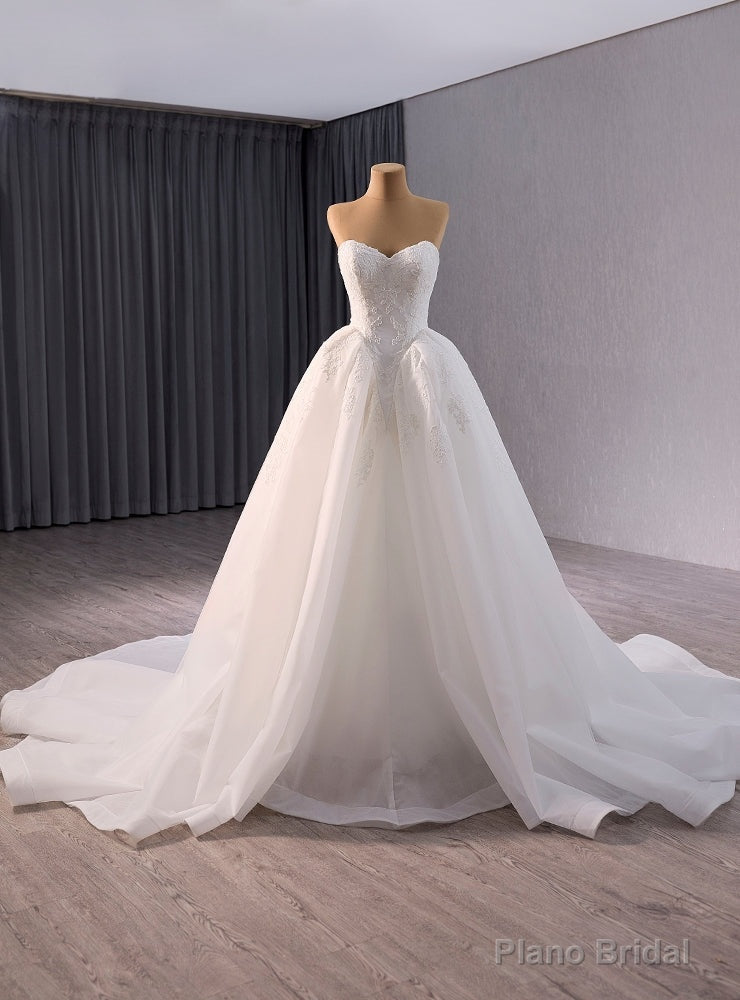 White Tulle Sweetheart Lace Wedding Dress Main image