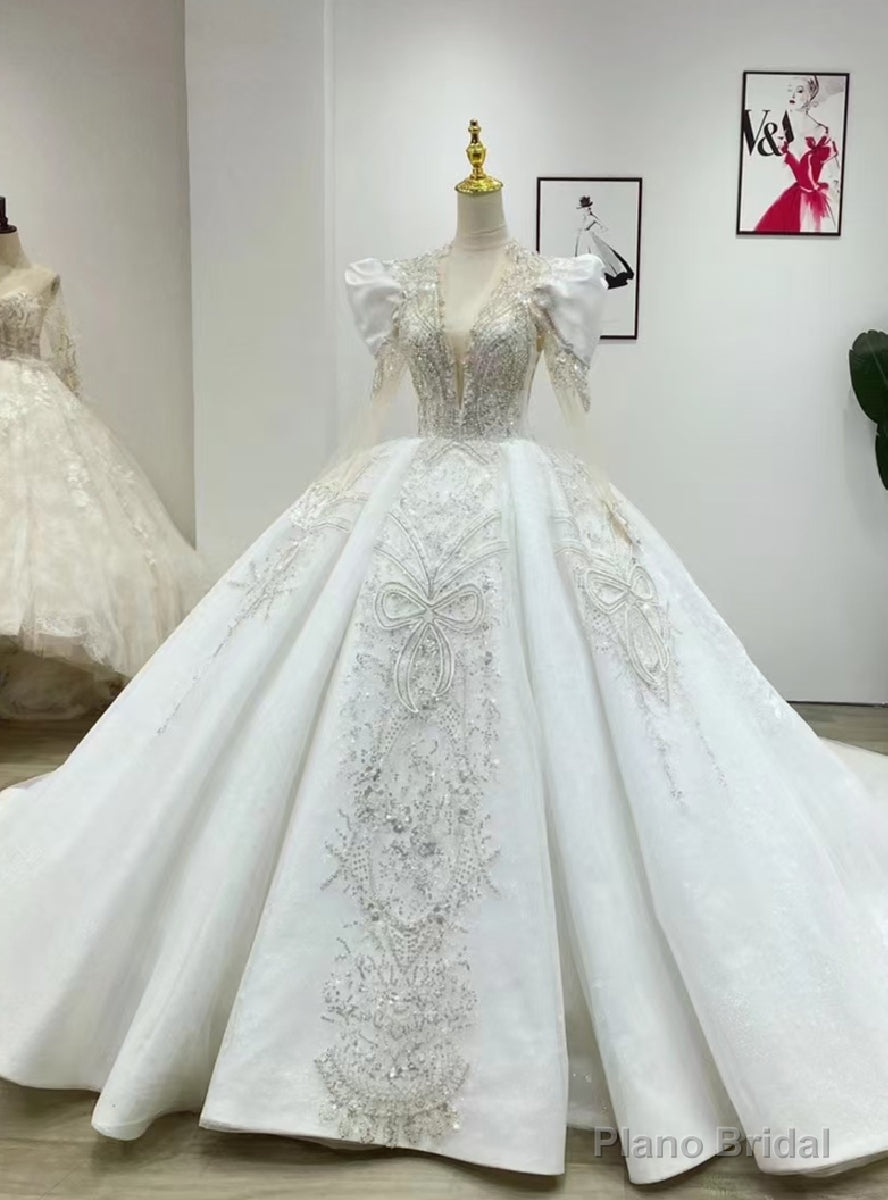 White Tulle V-neck Long Sleeve Appliques Wedding Dress