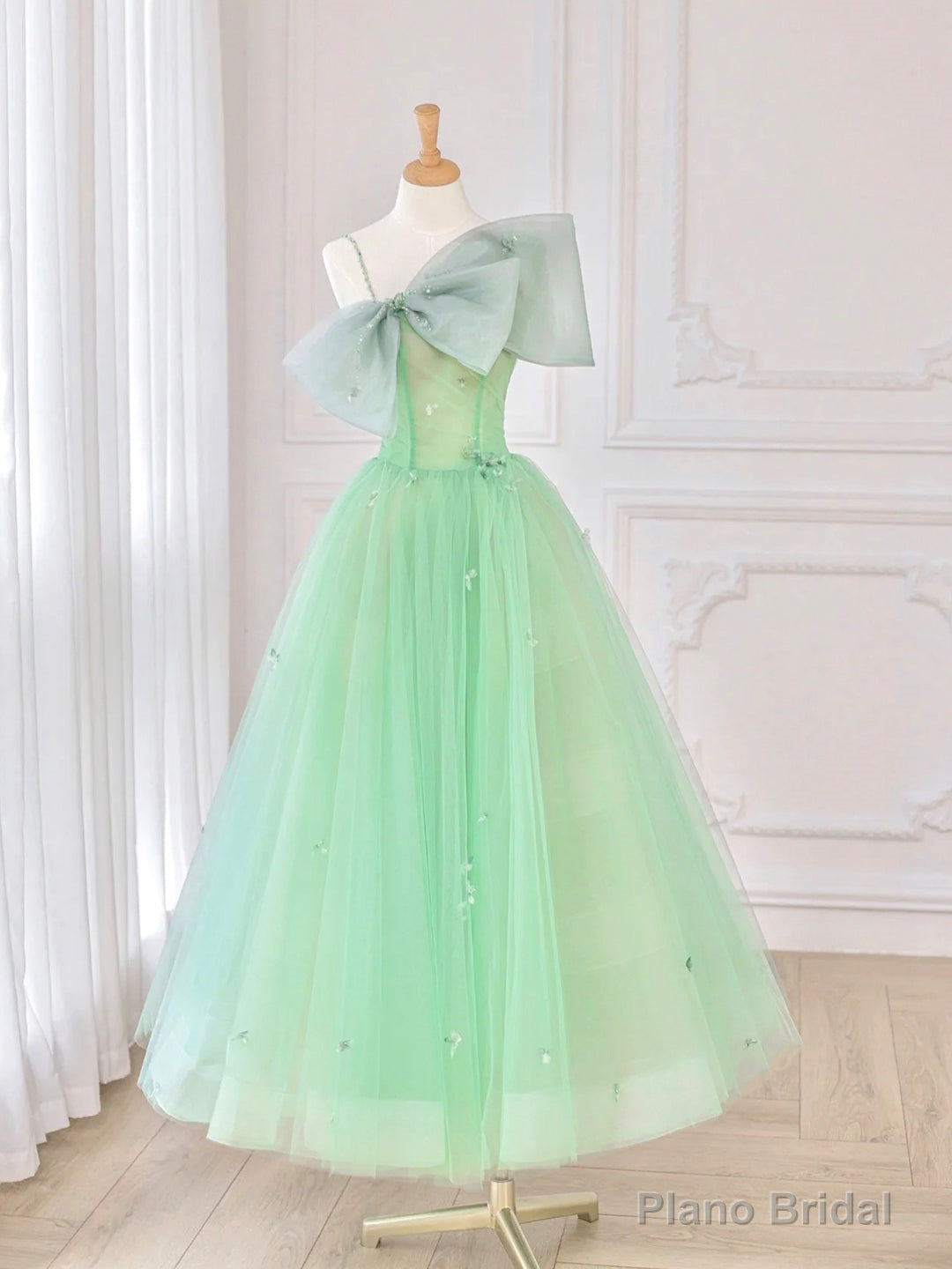 Green Tulle Short Prom Dress, A-Line Evening Dress with Bow Main image
