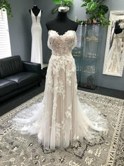 A-Line/Princess Off-the-Shoulder Court Train Tulle Wedding Dresses With Appliques Lace