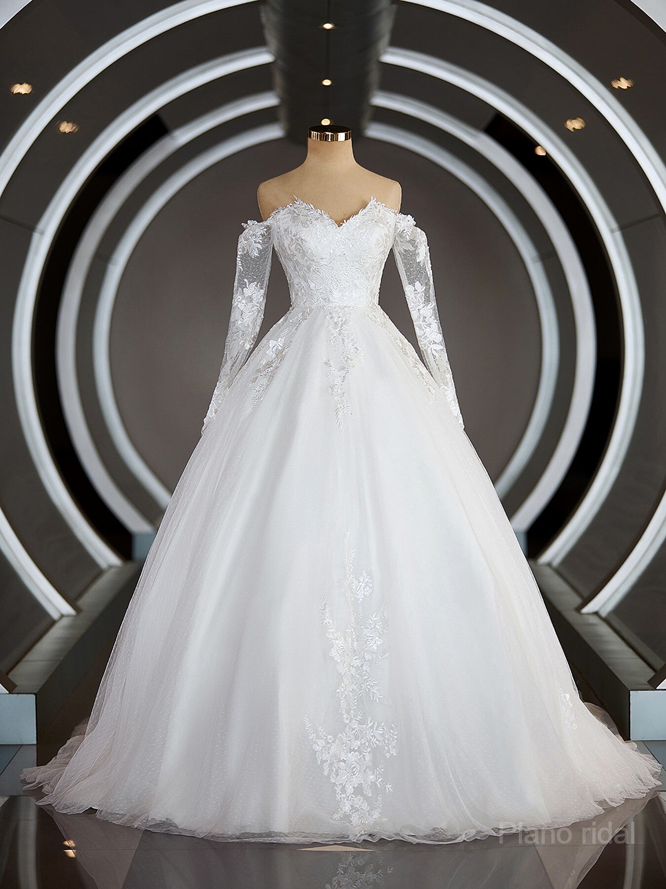A-Line/Princess Off-the-Shoulder Sweep Train Tulle Wedding Dresses with Appliques Lace Main image