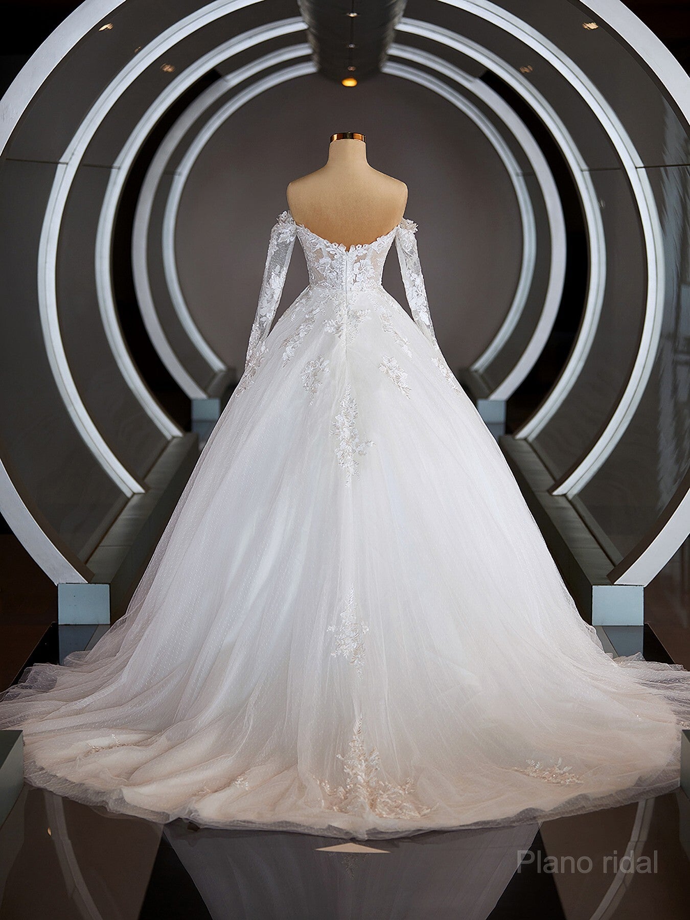 A-Line/Princess Off-the-Shoulder Sweep Train Tulle Wedding Dresses with Appliques Lace