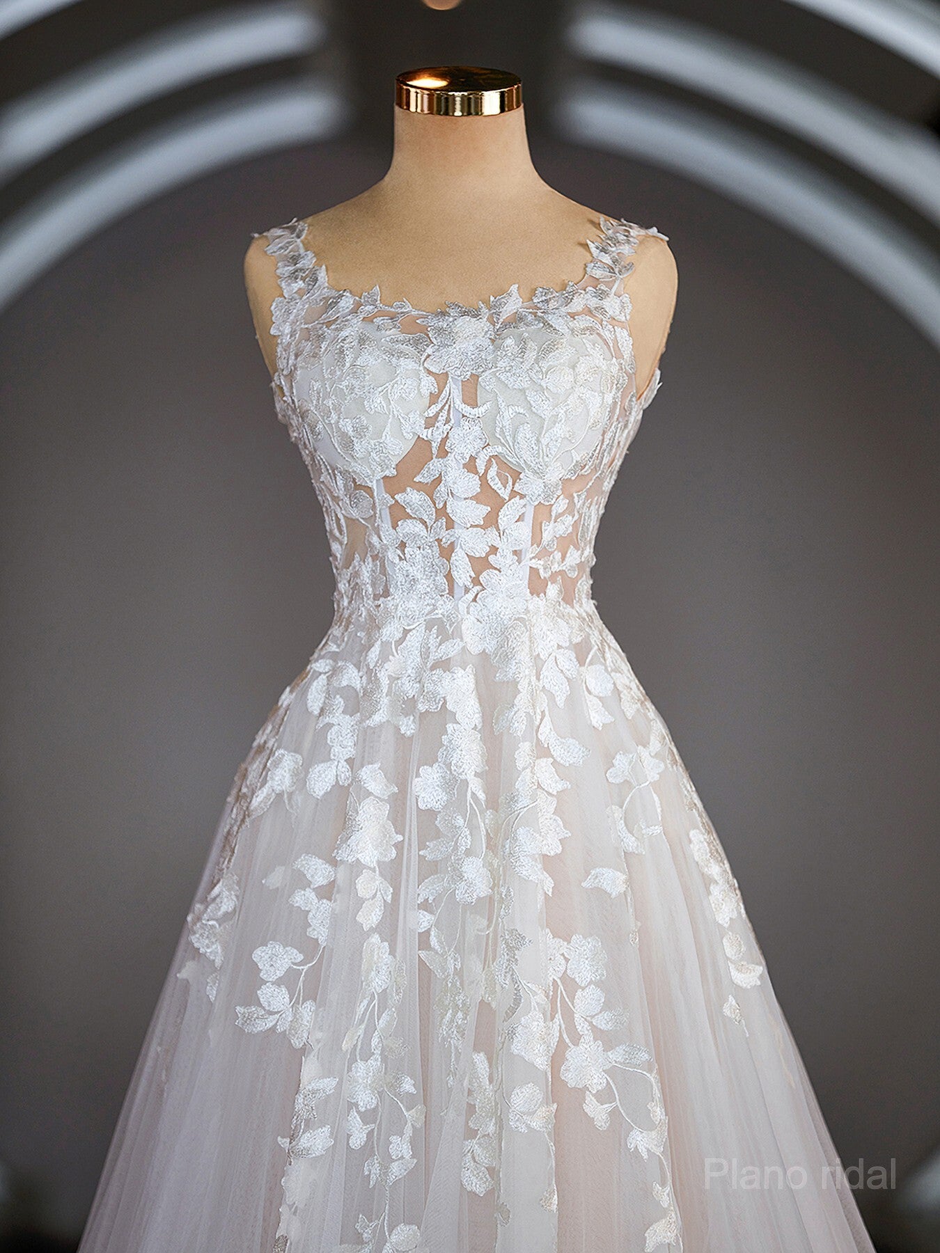 A-Line/Princess Straps Court Train Tulle Wedding Dresses with Appliques Lace Secondary image