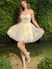 A-line/Princess Straps Short/Mini Lace Homecoming Dress with Ruffles