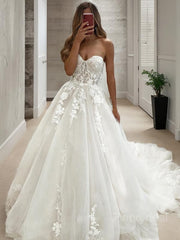 A-Line/Princess Sweetheart Chapel Train Tulle Wedding Dresses With Appliques Lace