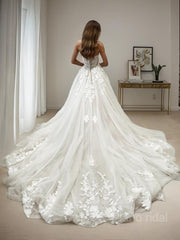A-Line/Princess Sweetheart Chapel Train Tulle Wedding Dresses With Appliques Lace