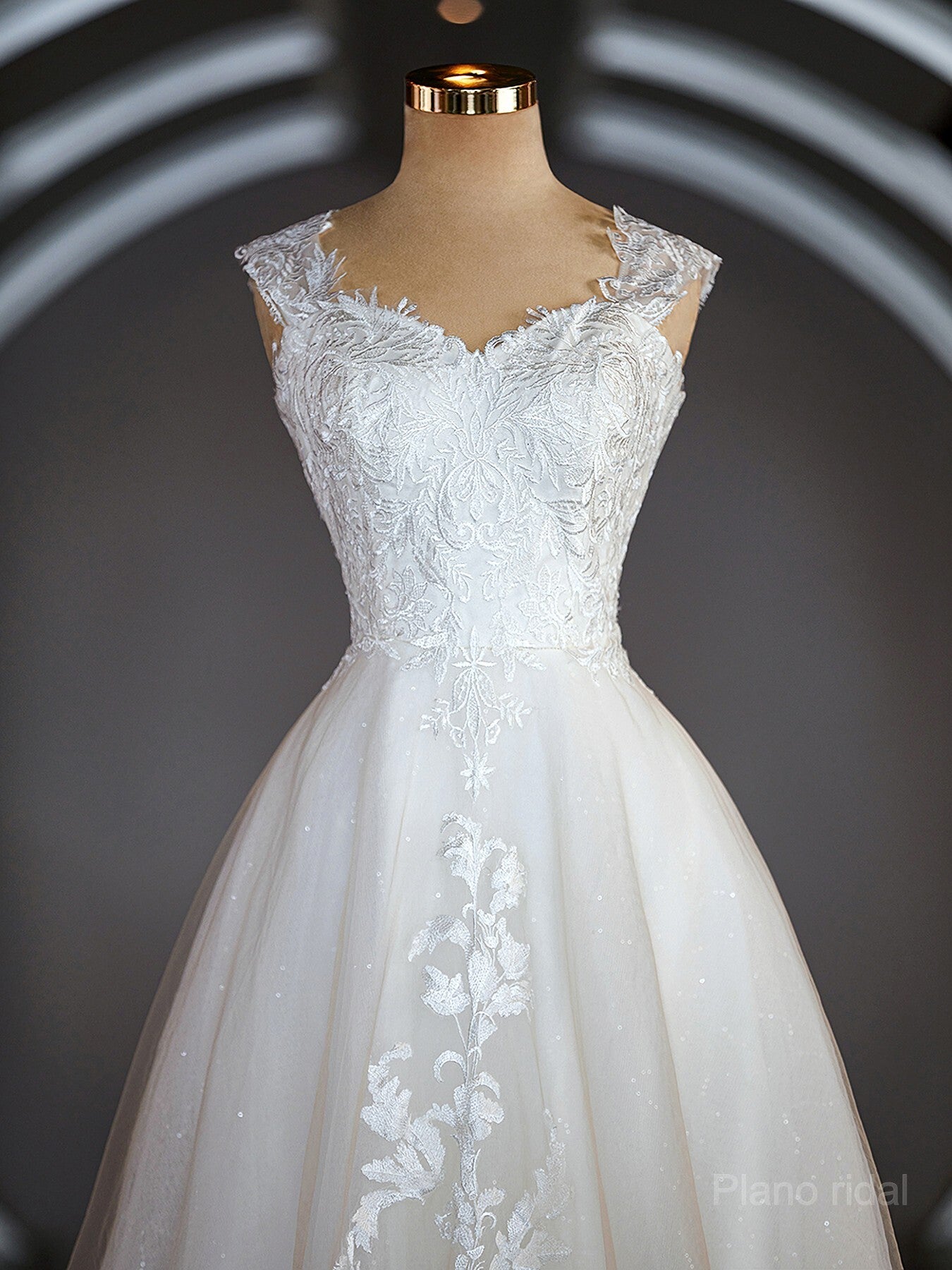 A-Line/Princess Sweetheart Sweep Train Lace Wedding Dresses with Appliques Lace Secondary image