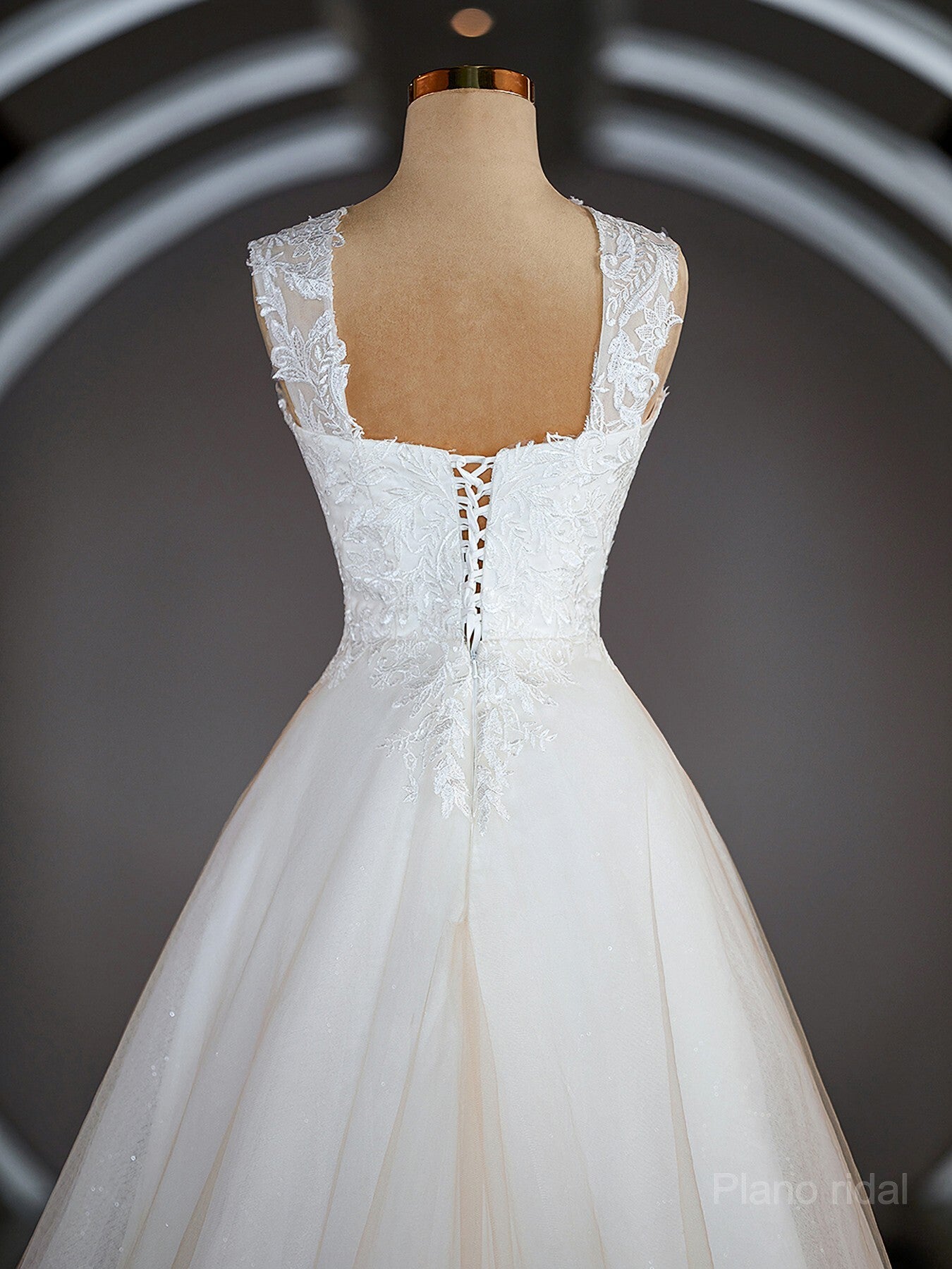 A-Line/Princess Sweetheart Sweep Train Lace Wedding Dresses with Appliques Lace
