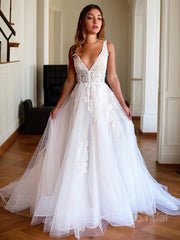 A-Line/Princess V-neck Chapel Train Tulle Wedding Dresses With Appliques Lace