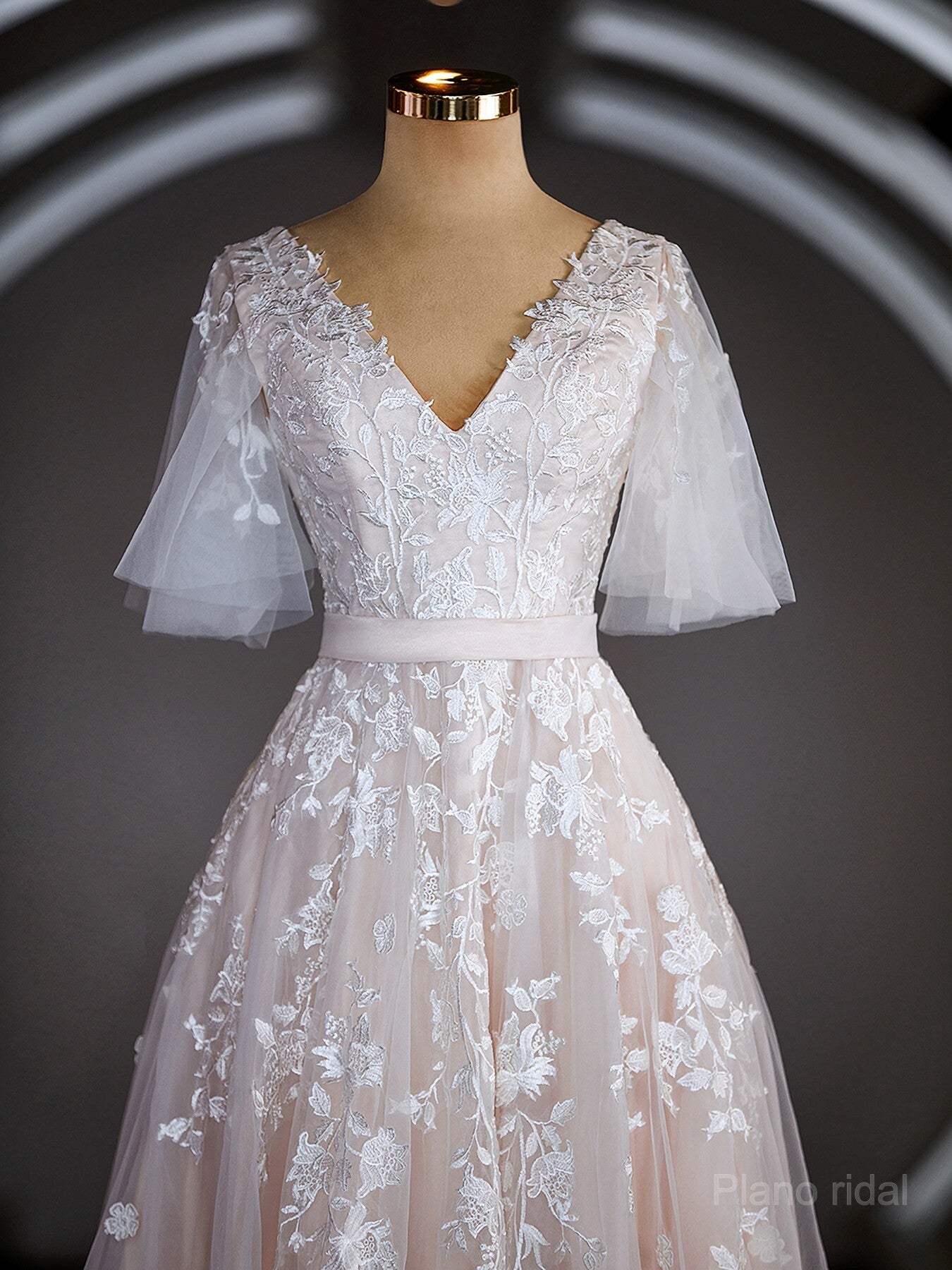 A-Line/Princess V-neck Court Train Tulle Wedding Dresses with Appliques Lace Secondary image
