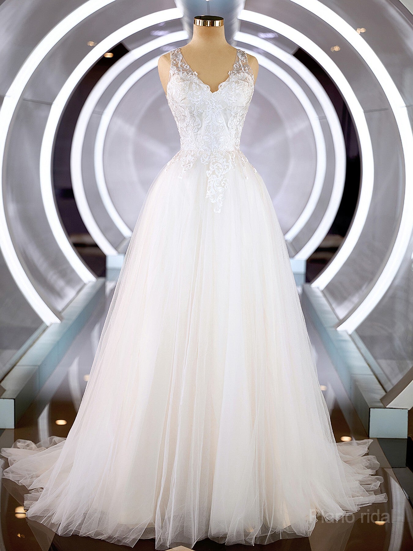 A-Line/Princess V-neck Court Train Tulle Wedding Dresses with Appliques Lace Main image