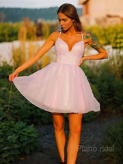A-Line/Princess V-neck Short/Mini Lace Homecoming Dresses