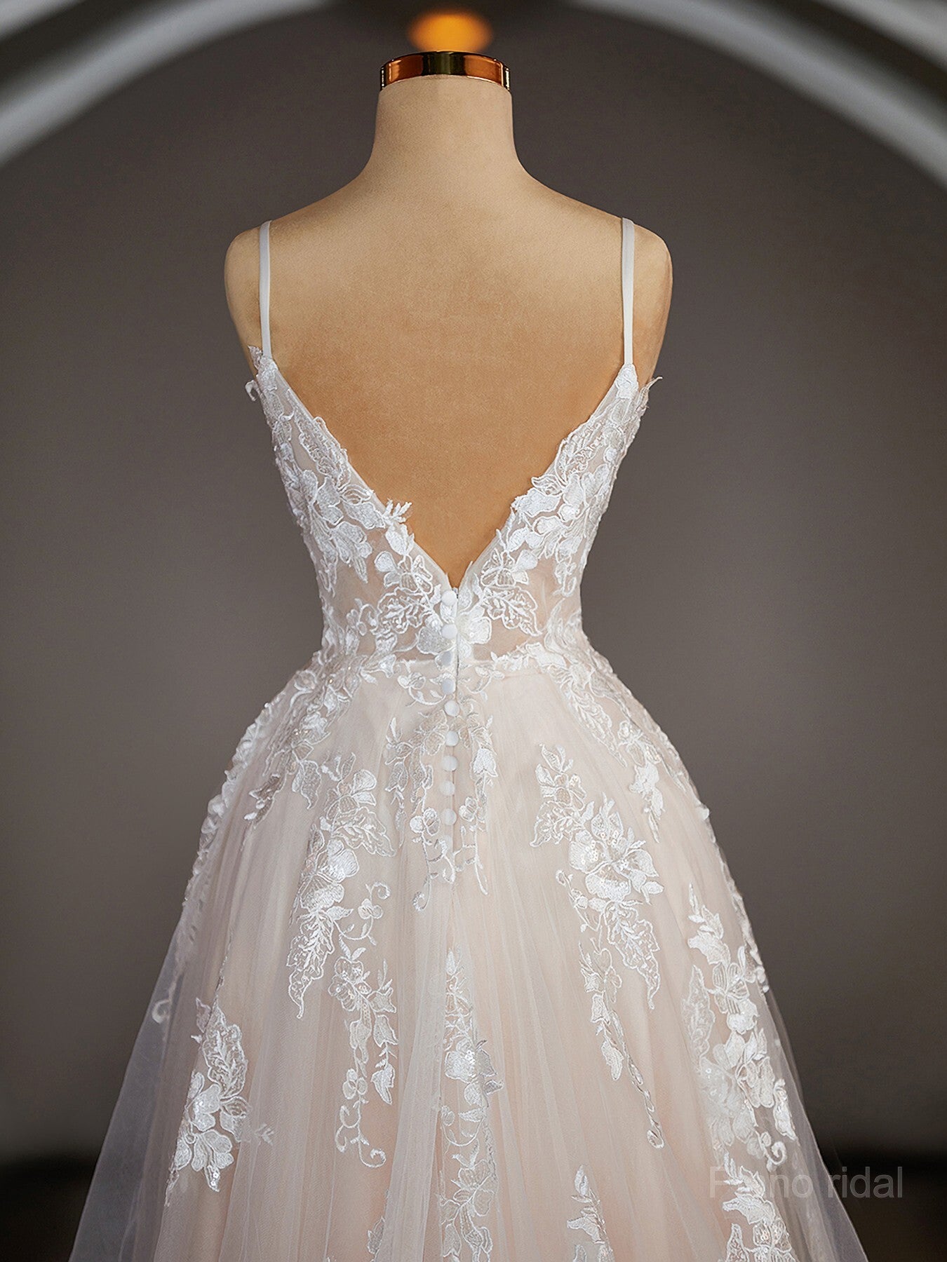 A-Line/Princess V-neck Sweep Train Lace Wedding Dresses with Appliques Lace