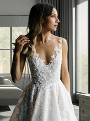 A-Line/Princess V Sweep Sweep Train Lace Vestres de noiva com apliques renda