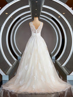 A-Line/Princess V-neck Sweep Train Tulle Wedding Dresses with Appliques Lace