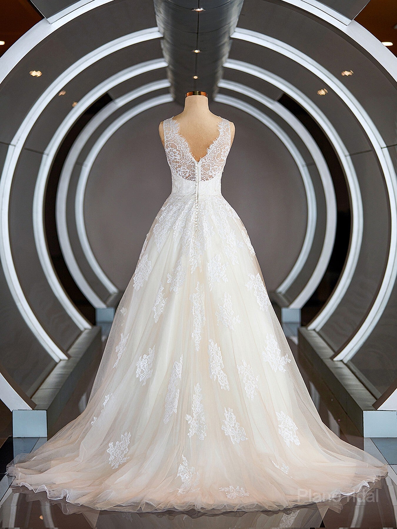 A-Line/Princess V-neck Sweep Train Tulle Wedding Dresses with Appliques Lace