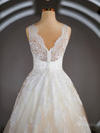 A-Line/Princess V-neck Sweep Train Tulle Wedding Dresses with Appliques Lace