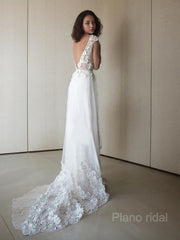 A-Line/Princess V-neck Sweep Train Tulle Wedding Dresses With Appliques Lace