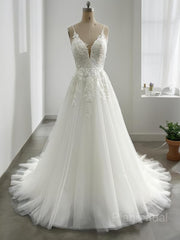 A-Line/Princess V-neck Sweep Train Tulle Wedding Dresses With Appliques Lace