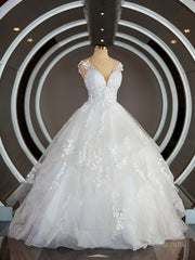 Ball-Gown V-neck Court Train Tulle Wedding Dresses with Appliques Lace