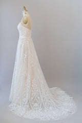 Chic Long A-line Sweetheart Spaghetti Strap Appliques Tulle Wedding Dress