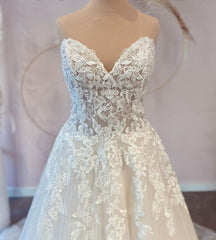 Long A-line Sweetheart Tulle Wedding Dress with Lace