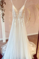 Modest Long A-line V-neck Spaghetti Straps Tulle Wedding Dress with Appliques Lace
