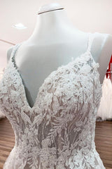 Modest Long Princess V-neck Tulle Spaghetti Straps Wedding Dress with Lace