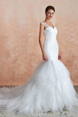 Multi-Tiered Lace-Up Mermaid Wedding Dresses with Chapel Train