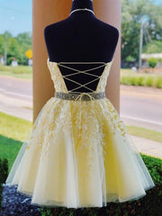 Charming A-Line Halter Cross Back Yellow Tulle Short with Appliques Homecoming Dresses