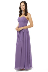 Mousseline sans manches violet longue avec des robes de demoiselle d'honneur à lacets