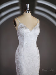 Sheath/Column V-neck Sweep Train Lace Wedding Dresses with Appliques Lace