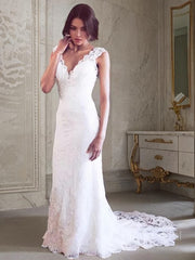 Sheath/Column V-neck Court Train Tulle Wedding Dresses