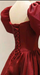 Einfache Burgunder -Prom -Kleiderquadrat -Nacken -Tee Länge Abschlusskleider