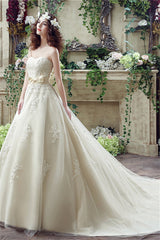 Sweetheart Lace Appliques Light Champagne Wedding Dresses