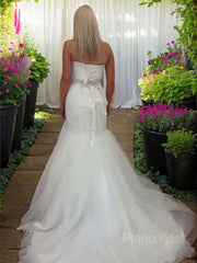 Trumpet/Mermaid Sweetheart Court Train Tulle Wedding Dresses With Beading