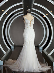 Trumpet/Mermaid V-neck Cathedral Train Tulle Wedding Dresses with Appliques Lace