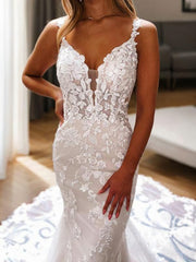 Trumpet/Mermaid V-neck Cathedral Train Tulle Wedding Dress with Appliques Lace