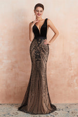V-Neck Fitted Mermaid Black Prom Dresses with Sequins